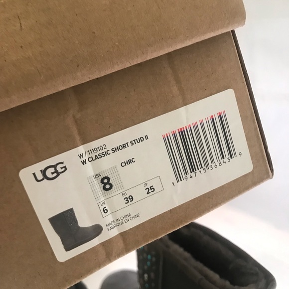 UGG CLASSIC SHORT STUD II Size 8
Color: CHRC - Picture 15 of 15